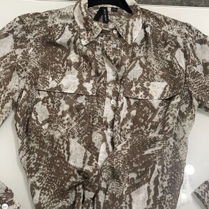 Willi Smith Snake print long sleeve button down blouse M